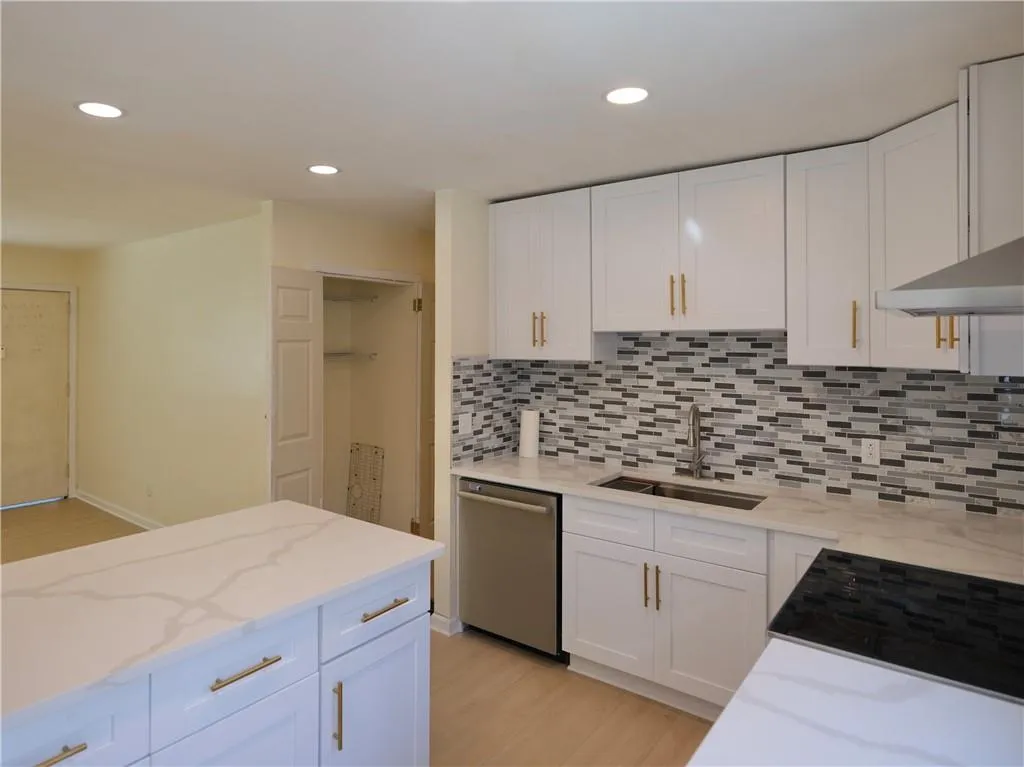 2422 Clarissa Drive Nw, Atlanta, Georgia 30318, 3 Bedrooms Bedrooms, ,1 BathroomBathrooms,Residential,For Sale,2422 Clarissa Drive Nw,7536786
