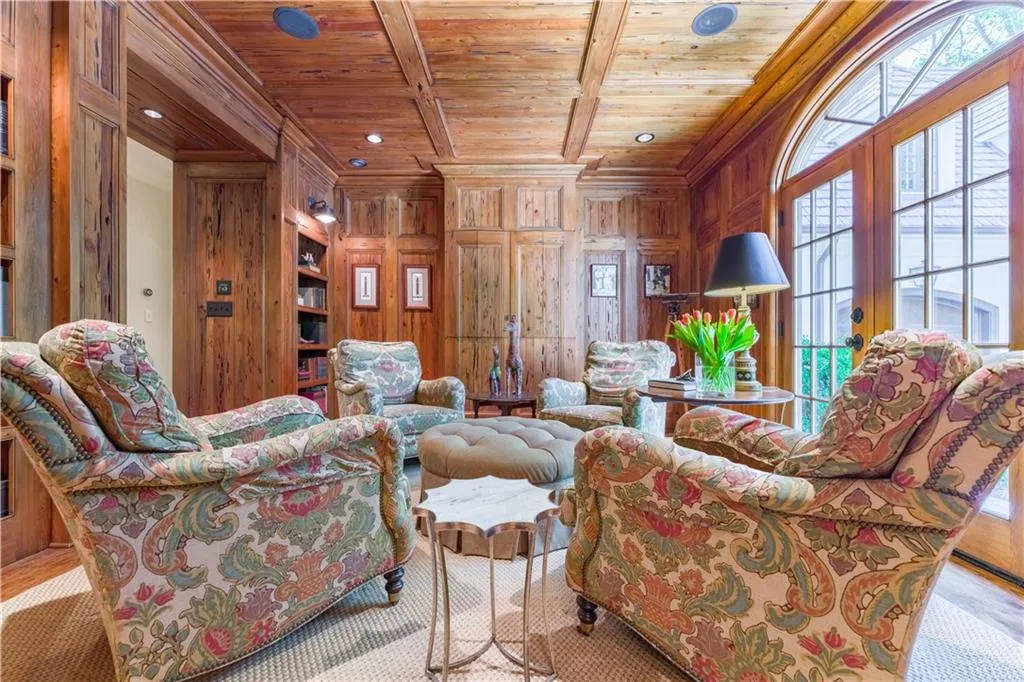 2167 W Wesley Road Nw, Atlanta, Georgia 30327, 5 Bedrooms Bedrooms, ,4 BathroomsBathrooms,Residential,For Sale,2167 W Wesley Road Nw,7655633