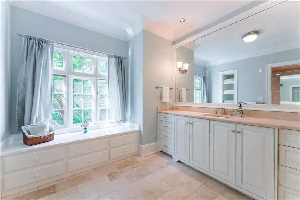 2167 W Wesley Road Nw, Atlanta, Georgia 30327, 5 Bedrooms Bedrooms, ,4 BathroomsBathrooms,Residential,For Sale,2167 W Wesley Road Nw,7655633