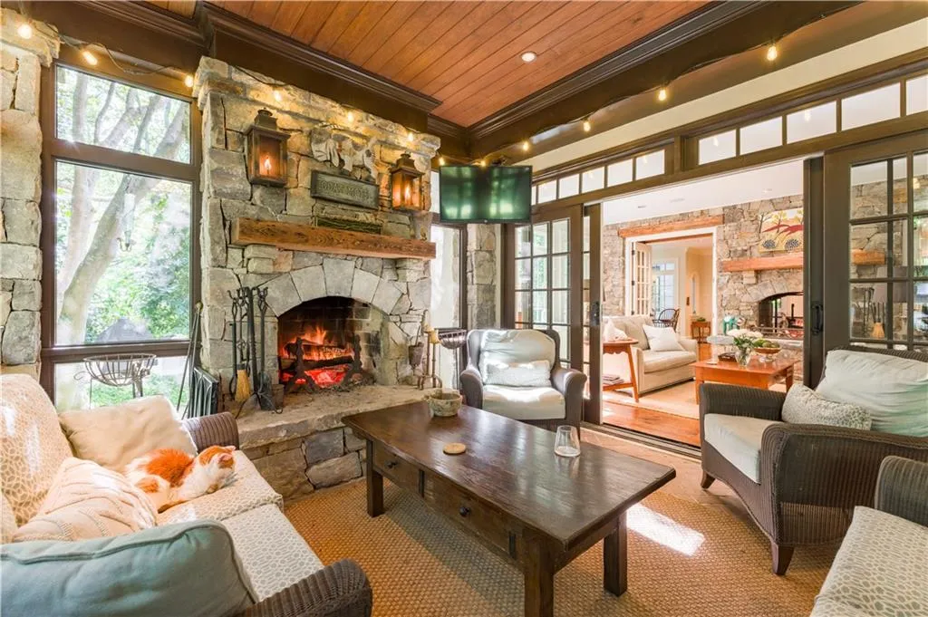 2167 W Wesley Road Nw, Atlanta, Georgia 30327, 5 Bedrooms Bedrooms, ,4 BathroomsBathrooms,Residential,For Sale,2167 W Wesley Road Nw,7655633