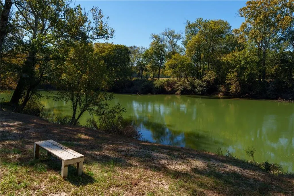 Access to Chattahoochee River-side property