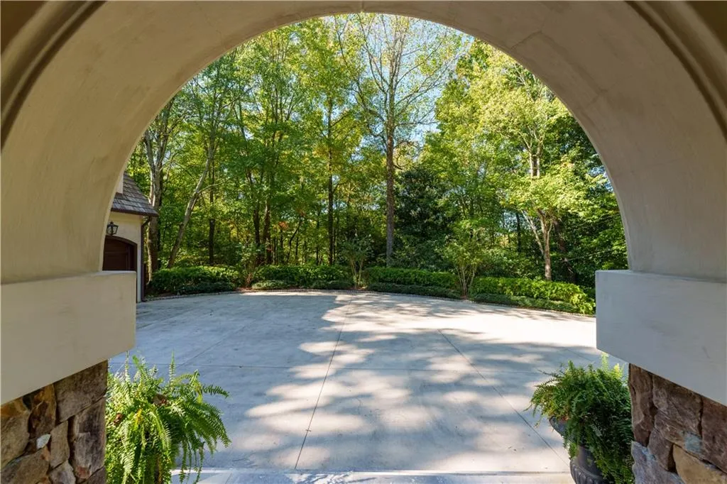 2167 W Wesley Road Nw, Atlanta, Georgia 30327, 5 Bedrooms Bedrooms, ,4 BathroomsBathrooms,Residential,For Sale,2167 W Wesley Road Nw,7655633
