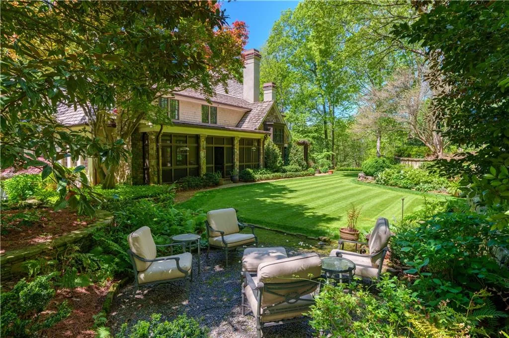 2167 W Wesley Road Nw, Atlanta, Georgia 30327, 5 Bedrooms Bedrooms, ,4 BathroomsBathrooms,Residential,For Sale,2167 W Wesley Road Nw,7655633
