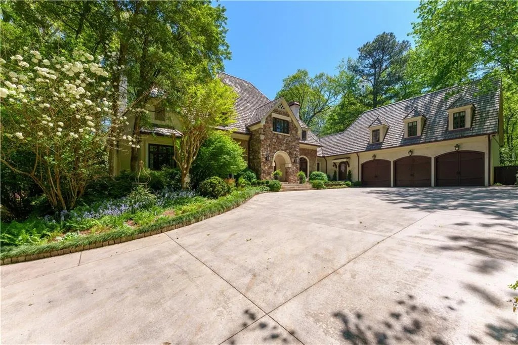 2167 W Wesley Road Nw, Atlanta, Georgia 30327, 5 Bedrooms Bedrooms, ,4 BathroomsBathrooms,Residential,For Sale,2167 W Wesley Road Nw,7655633