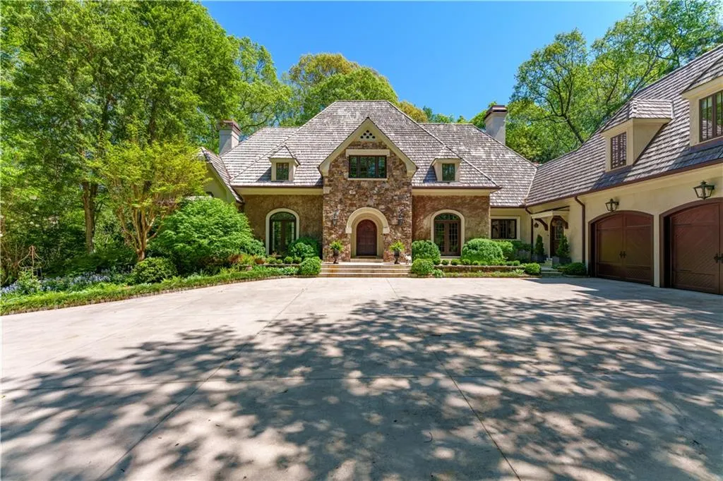 2167 W Wesley Road Nw, Atlanta, Georgia 30327, 5 Bedrooms Bedrooms, ,4 BathroomsBathrooms,Residential,For Sale,2167 W Wesley Road Nw,7655633