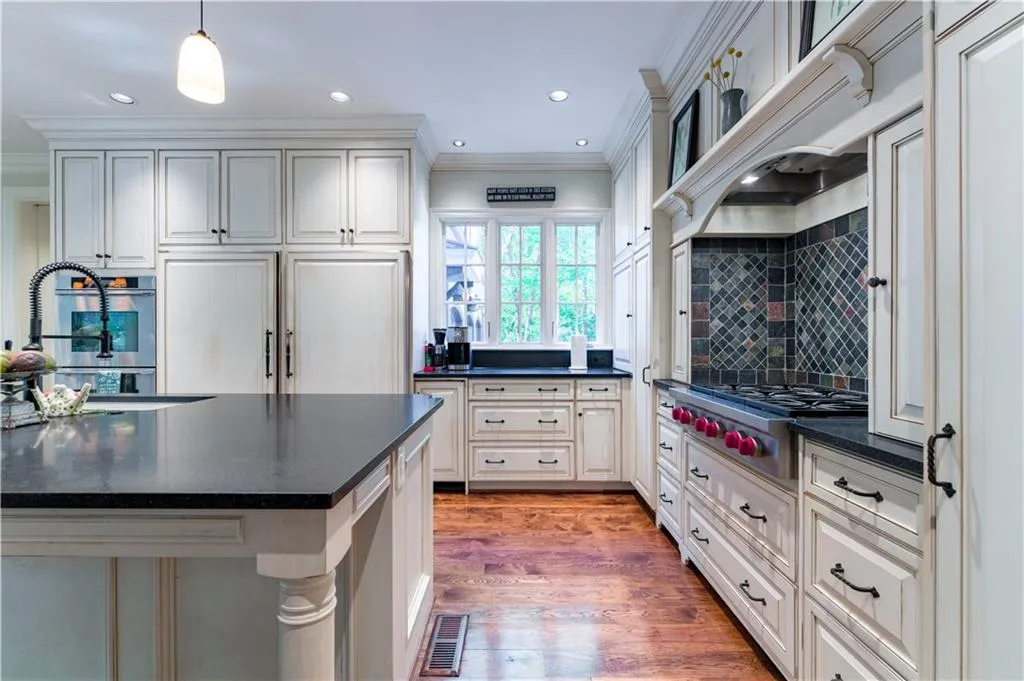 2167 W Wesley Road Nw, Atlanta, Georgia 30327, 5 Bedrooms Bedrooms, ,4 BathroomsBathrooms,Residential,For Sale,2167 W Wesley Road Nw,7655633