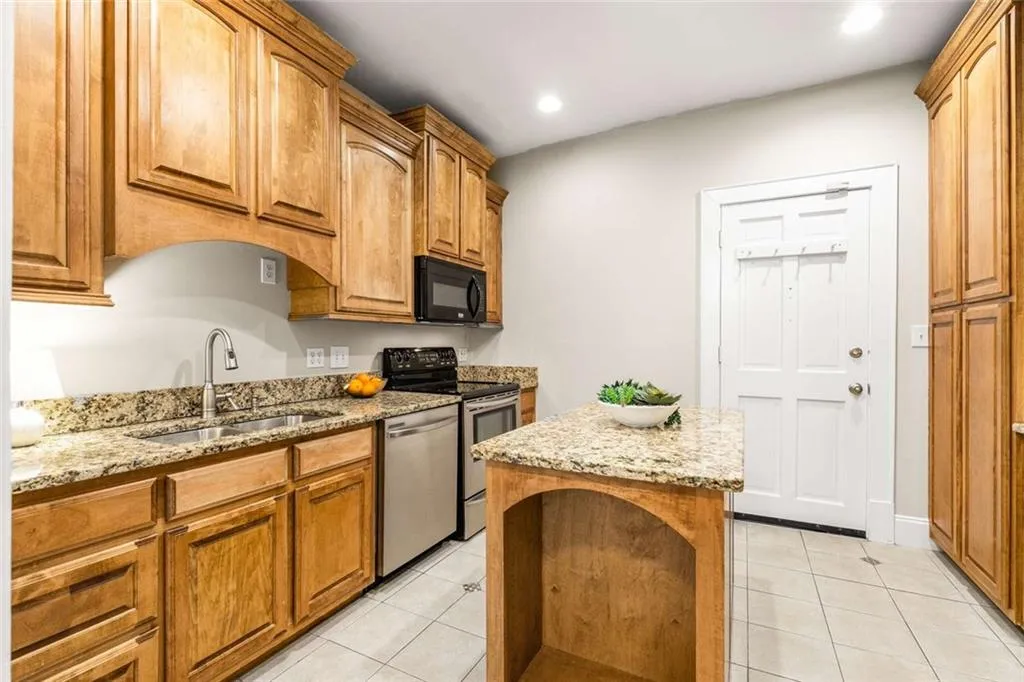1156 Piedmont Avenue Ne Unit A4, Atlanta, Georgia 30309, 2 Bedrooms Bedrooms, ,2 BathroomsBathrooms,Residential,For Sale,1156 Piedmont Avenue Ne Unit A4,7634188