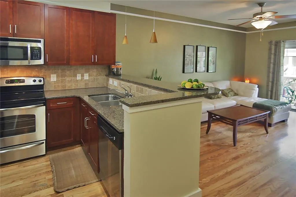 216 Semel Circle Nw Unit 373, Atlanta, Georgia 30309, 2 Bedrooms Bedrooms, ,1 BathroomBathrooms,Residential,Sold,216 Semel Circle Nw Unit 373,5716829