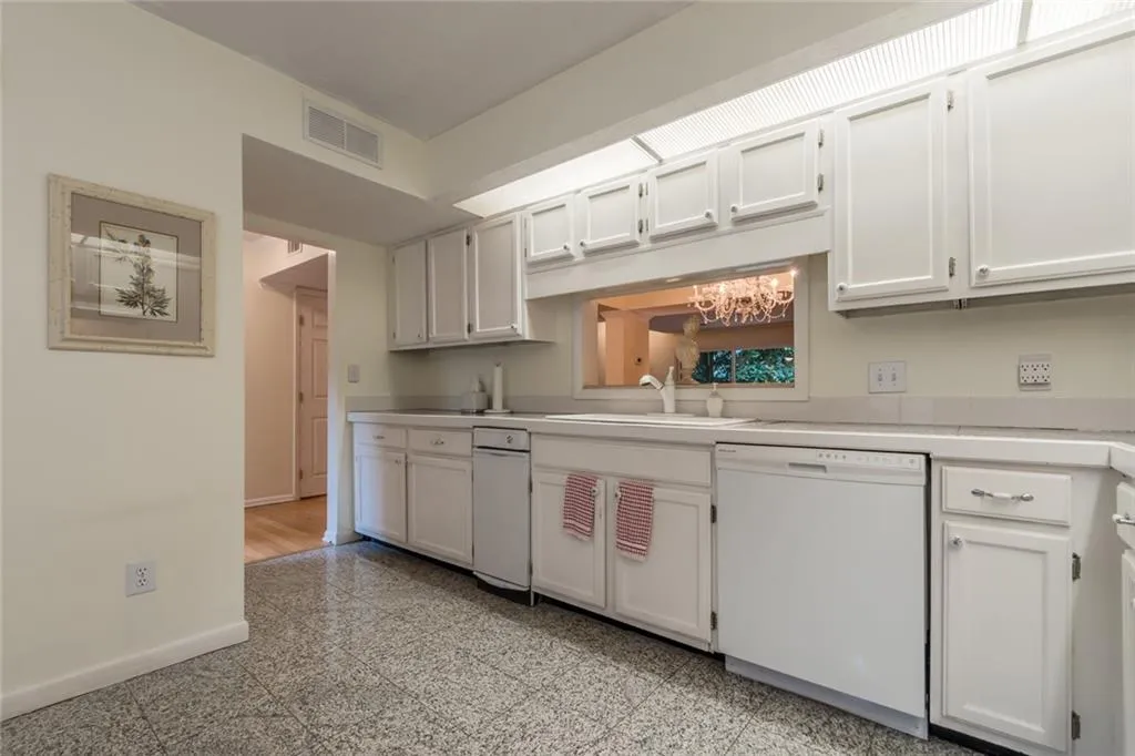 74 Goldrush Circle, Sandy Springs, Georgia 30328, 3 Bedrooms Bedrooms, ,3 BathroomsBathrooms,Residential,Sold,74 Goldrush Circle,6605278