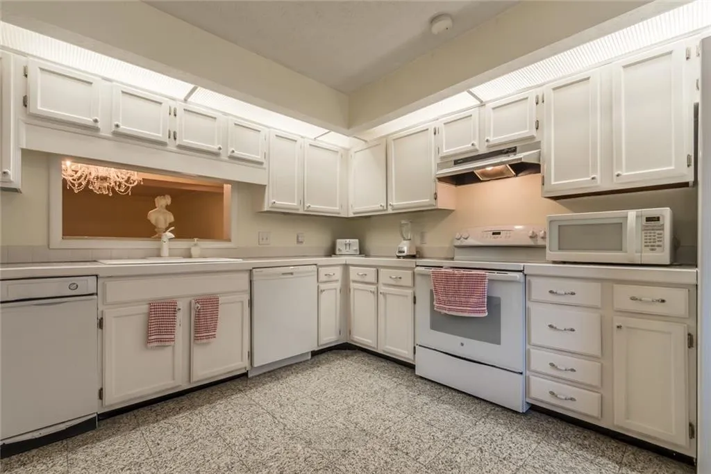 74 Goldrush Circle, Sandy Springs, Georgia 30328, 3 Bedrooms Bedrooms, ,3 BathroomsBathrooms,Residential,Sold,74 Goldrush Circle,6605278