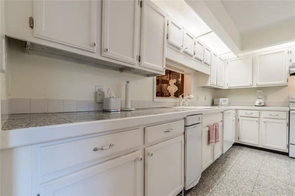 74 Goldrush Circle, Sandy Springs, Georgia 30328, 3 Bedrooms Bedrooms, ,3 BathroomsBathrooms,Residential,Sold,74 Goldrush Circle,6605278