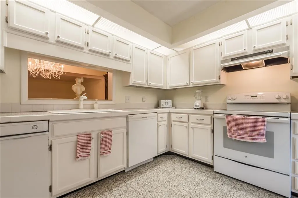 74 Goldrush Circle, Sandy Springs, Georgia 30328, 3 Bedrooms Bedrooms, ,3 BathroomsBathrooms,Residential,Sold,74 Goldrush Circle,6605278