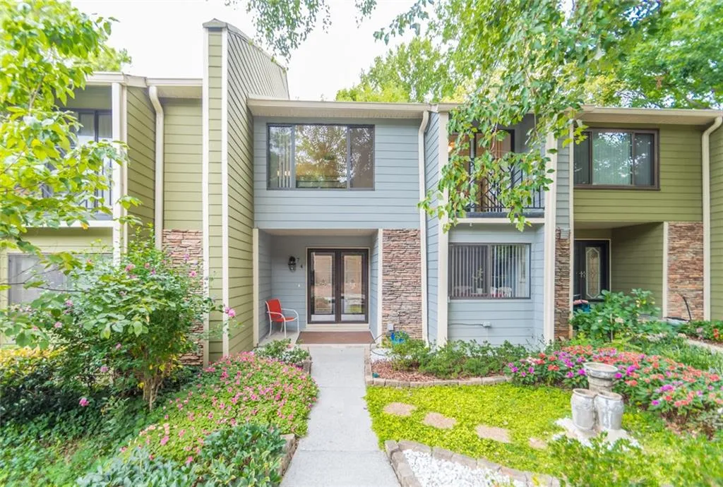 74 Goldrush Circle, Sandy Springs, Georgia 30328, 3 Bedrooms Bedrooms, ,3 BathroomsBathrooms,Residential,Sold,74 Goldrush Circle,6605278