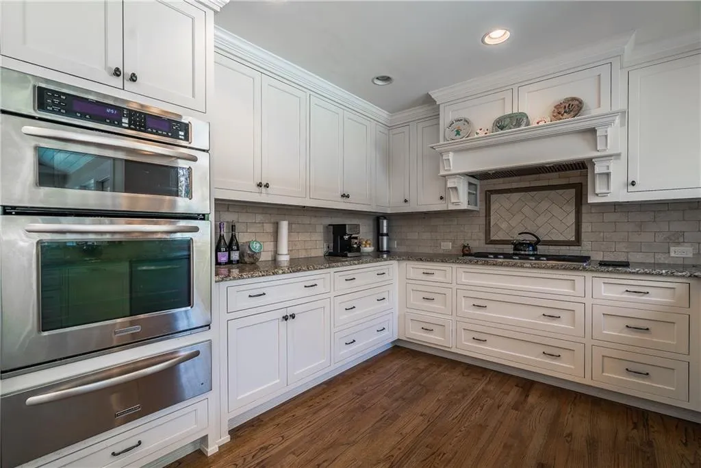 5245 Kenbrook Way, Sandy Springs, Georgia 30327, 4 Bedrooms Bedrooms, ,3 BathroomsBathrooms,Residential,Sold,5245 Kenbrook Way,5943699