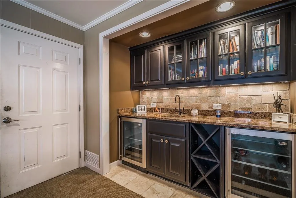 5245 Kenbrook Way, Sandy Springs, Georgia 30327, 4 Bedrooms Bedrooms, ,3 BathroomsBathrooms,Residential,Sold,5245 Kenbrook Way,5943699