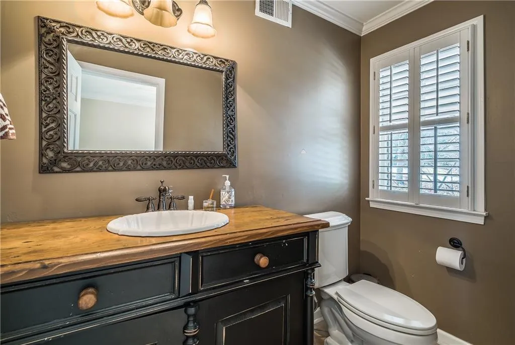 5245 Kenbrook Way, Sandy Springs, Georgia 30327, 4 Bedrooms Bedrooms, ,3 BathroomsBathrooms,Residential,Sold,5245 Kenbrook Way,5943699