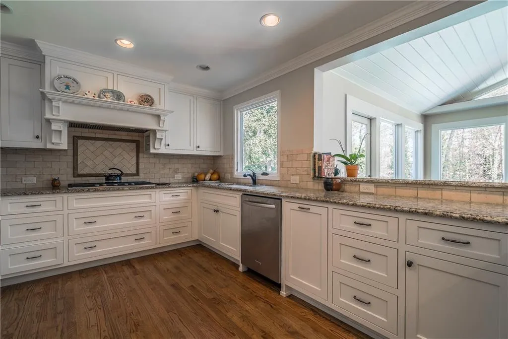 5245 Kenbrook Way, Sandy Springs, Georgia 30327, 4 Bedrooms Bedrooms, ,3 BathroomsBathrooms,Residential,Sold,5245 Kenbrook Way,5943699