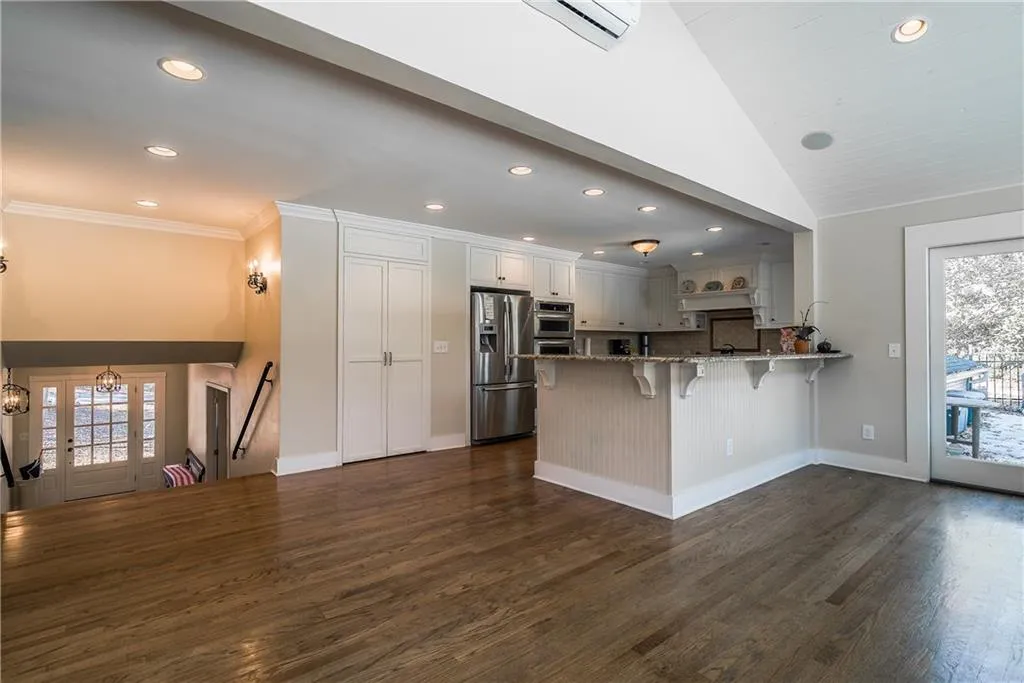 5245 Kenbrook Way, Sandy Springs, Georgia 30327, 4 Bedrooms Bedrooms, ,3 BathroomsBathrooms,Residential,Sold,5245 Kenbrook Way,5943699