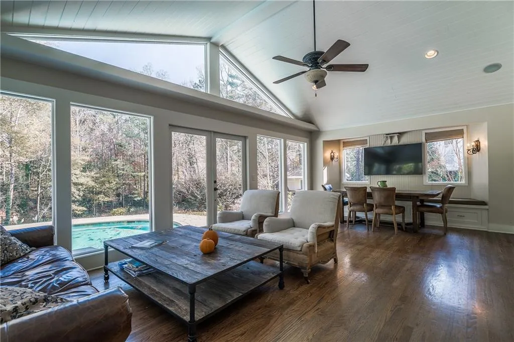 5245 Kenbrook Way, Sandy Springs, Georgia 30327, 4 Bedrooms Bedrooms, ,3 BathroomsBathrooms,Residential,Sold,5245 Kenbrook Way,5943699