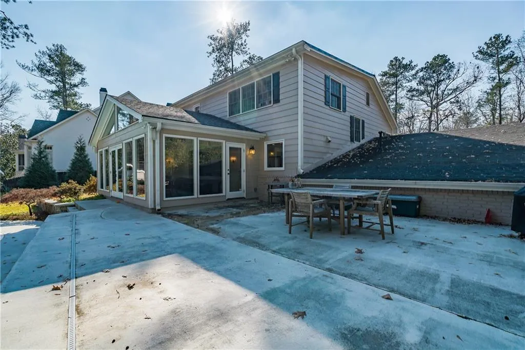 5245 Kenbrook Way, Sandy Springs, Georgia 30327, 4 Bedrooms Bedrooms, ,3 BathroomsBathrooms,Residential,Sold,5245 Kenbrook Way,5943699