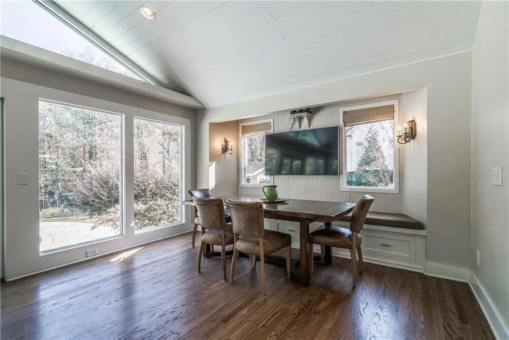 5245 Kenbrook Way, Sandy Springs, Georgia 30327, 4 Bedrooms Bedrooms, ,3 BathroomsBathrooms,Residential,Sold,5245 Kenbrook Way,5943699