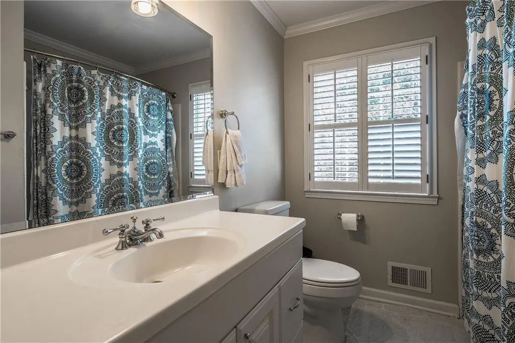 5245 Kenbrook Way, Sandy Springs, Georgia 30327, 4 Bedrooms Bedrooms, ,3 BathroomsBathrooms,Residential,Sold,5245 Kenbrook Way,5943699