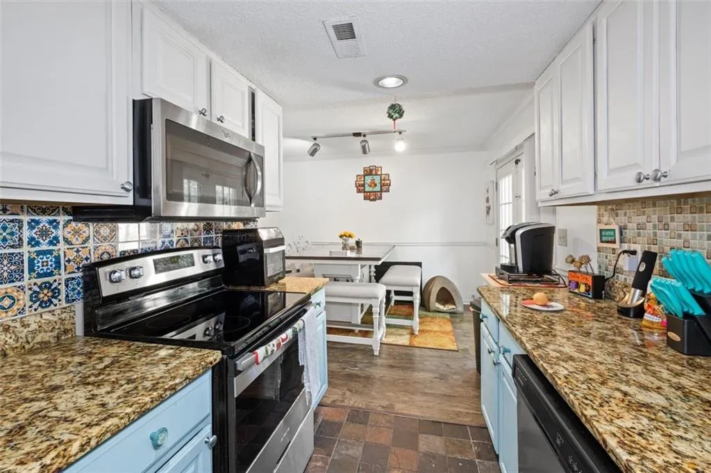 6900 Roswell Road Unit F12, Atlanta, Georgia 30328, 2 Bedrooms Bedrooms, ,2 BathroomsBathrooms,Residential,Sold,6900 Roswell Road Unit F12,7042771