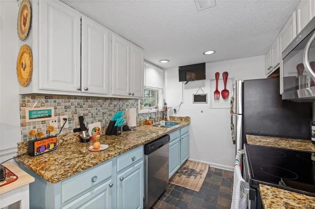 6900 Roswell Road Unit F12, Atlanta, Georgia 30328, 2 Bedrooms Bedrooms, ,2 BathroomsBathrooms,Residential,Sold,6900 Roswell Road Unit F12,7042771