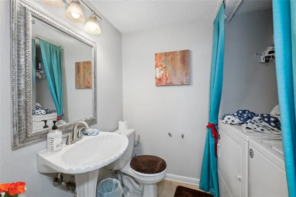 6900 Roswell Road Unit F12, Atlanta, Georgia 30328, 2 Bedrooms Bedrooms, ,2 BathroomsBathrooms,Residential,Sold,6900 Roswell Road Unit F12,7042771