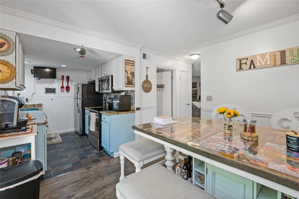 6900 Roswell Road Unit F12, Atlanta, Georgia 30328, 2 Bedrooms Bedrooms, ,2 BathroomsBathrooms,Residential,Sold,6900 Roswell Road Unit F12,7042771