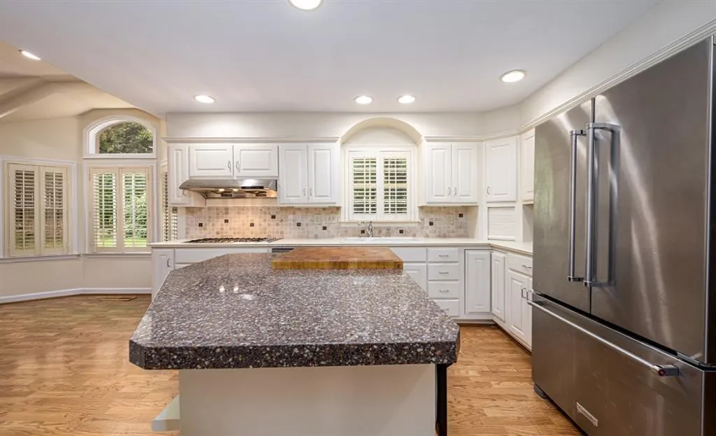 7630 Nesbitt Ferry Road, Sandy Springs, Georgia 30350, 4 Bedrooms Bedrooms, ,3 BathroomsBathrooms,Residential,Sold,7630 Nesbitt Ferry Road,7073256