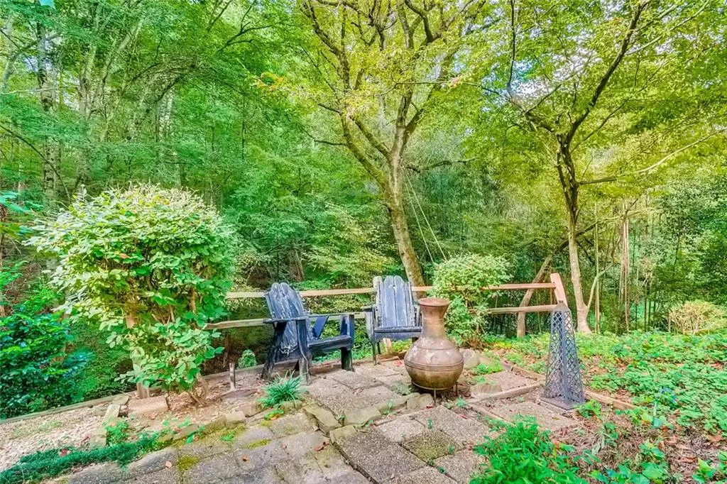 8260 Grogans Ferry Road, Sandy Springs, Georgia 30350, 4 Bedrooms Bedrooms, ,4 BathroomsBathrooms,Residential,Sold,8260 Grogans Ferry Road,6781337
