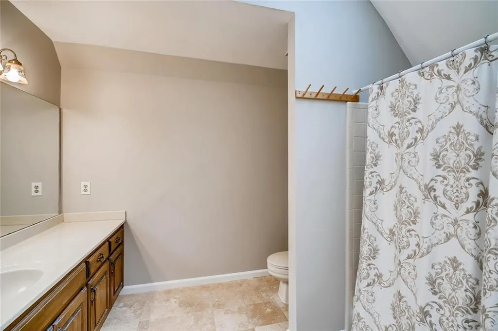8260 Grogans Ferry Road, Sandy Springs, Georgia 30350, 4 Bedrooms Bedrooms, ,4 BathroomsBathrooms,Residential,Sold,8260 Grogans Ferry Road,6781337