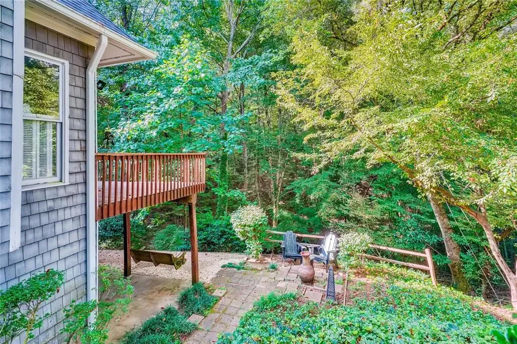 8260 Grogans Ferry Road, Sandy Springs, Georgia 30350, 4 Bedrooms Bedrooms, ,4 BathroomsBathrooms,Residential,Sold,8260 Grogans Ferry Road,6781337