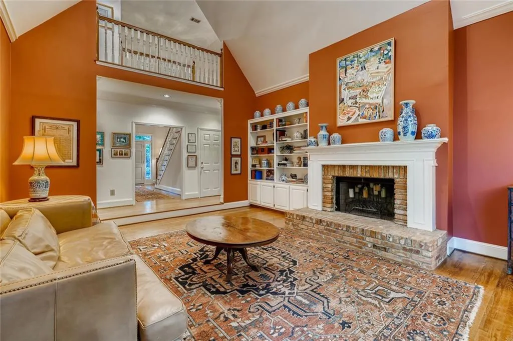 8260 Grogans Ferry Road, Sandy Springs, Georgia 30350, 4 Bedrooms Bedrooms, ,4 BathroomsBathrooms,Residential,Sold,8260 Grogans Ferry Road,6781337