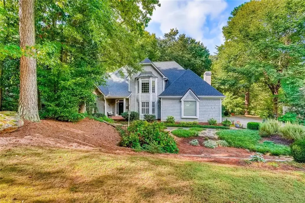 8260 Grogans Ferry Road, Sandy Springs, Georgia 30350, 4 Bedrooms Bedrooms, ,4 BathroomsBathrooms,Residential,Sold,8260 Grogans Ferry Road,6781337