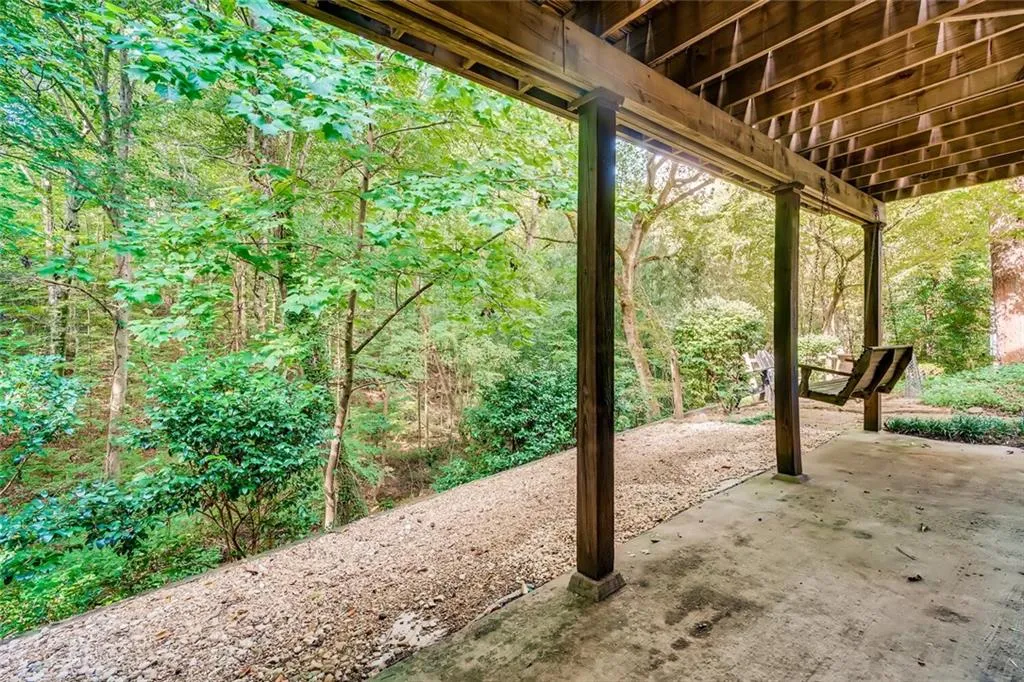 8260 Grogans Ferry Road, Sandy Springs, Georgia 30350, 4 Bedrooms Bedrooms, ,4 BathroomsBathrooms,Residential,Sold,8260 Grogans Ferry Road,6781337
