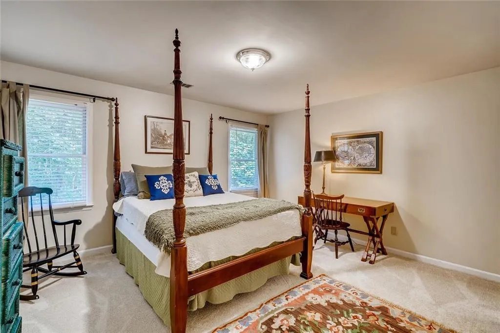 8260 Grogans Ferry Road, Sandy Springs, Georgia 30350, 4 Bedrooms Bedrooms, ,4 BathroomsBathrooms,Residential,Sold,8260 Grogans Ferry Road,6781337