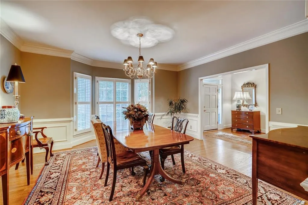 8260 Grogans Ferry Road, Sandy Springs, Georgia 30350, 4 Bedrooms Bedrooms, ,4 BathroomsBathrooms,Residential,Sold,8260 Grogans Ferry Road,6781337
