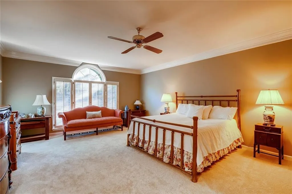 8260 Grogans Ferry Road, Sandy Springs, Georgia 30350, 4 Bedrooms Bedrooms, ,4 BathroomsBathrooms,Residential,Sold,8260 Grogans Ferry Road,6781337
