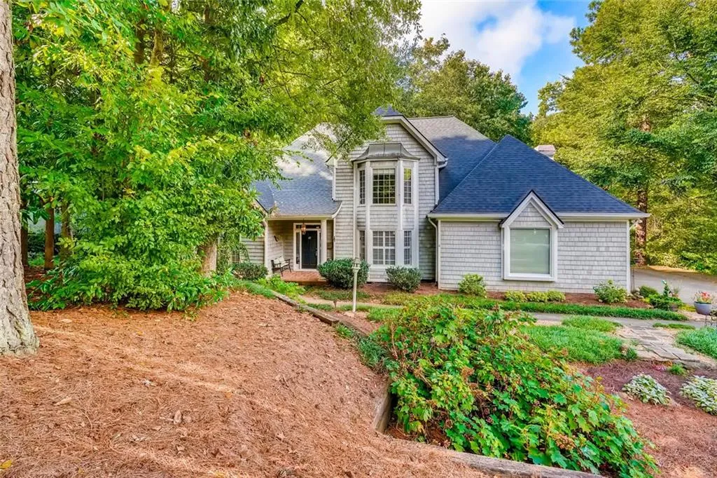 8260 Grogans Ferry Road, Sandy Springs, Georgia 30350, 4 Bedrooms Bedrooms, ,4 BathroomsBathrooms,Residential,Sold,8260 Grogans Ferry Road,6781337