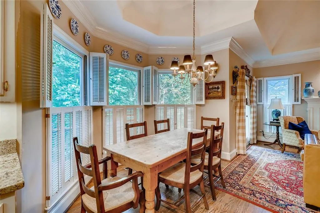 8260 Grogans Ferry Road, Sandy Springs, Georgia 30350, 4 Bedrooms Bedrooms, ,4 BathroomsBathrooms,Residential,Sold,8260 Grogans Ferry Road,6781337