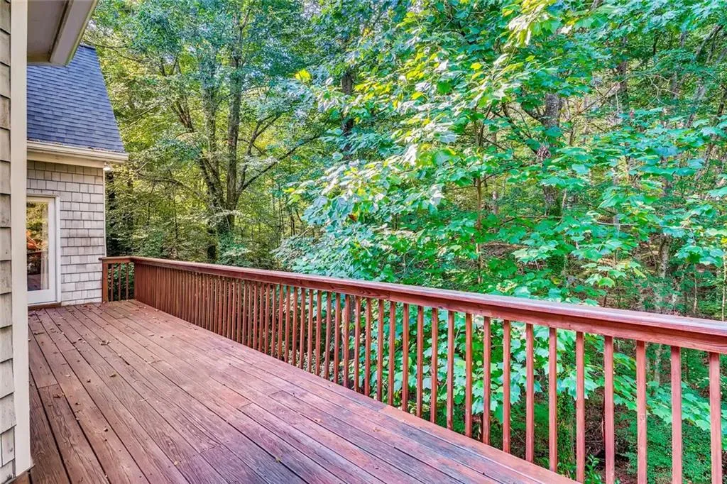 8260 Grogans Ferry Road, Sandy Springs, Georgia 30350, 4 Bedrooms Bedrooms, ,4 BathroomsBathrooms,Residential,Sold,8260 Grogans Ferry Road,6781337