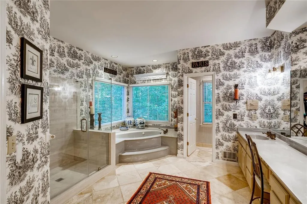 8260 Grogans Ferry Road, Sandy Springs, Georgia 30350, 4 Bedrooms Bedrooms, ,4 BathroomsBathrooms,Residential,Sold,8260 Grogans Ferry Road,6781337