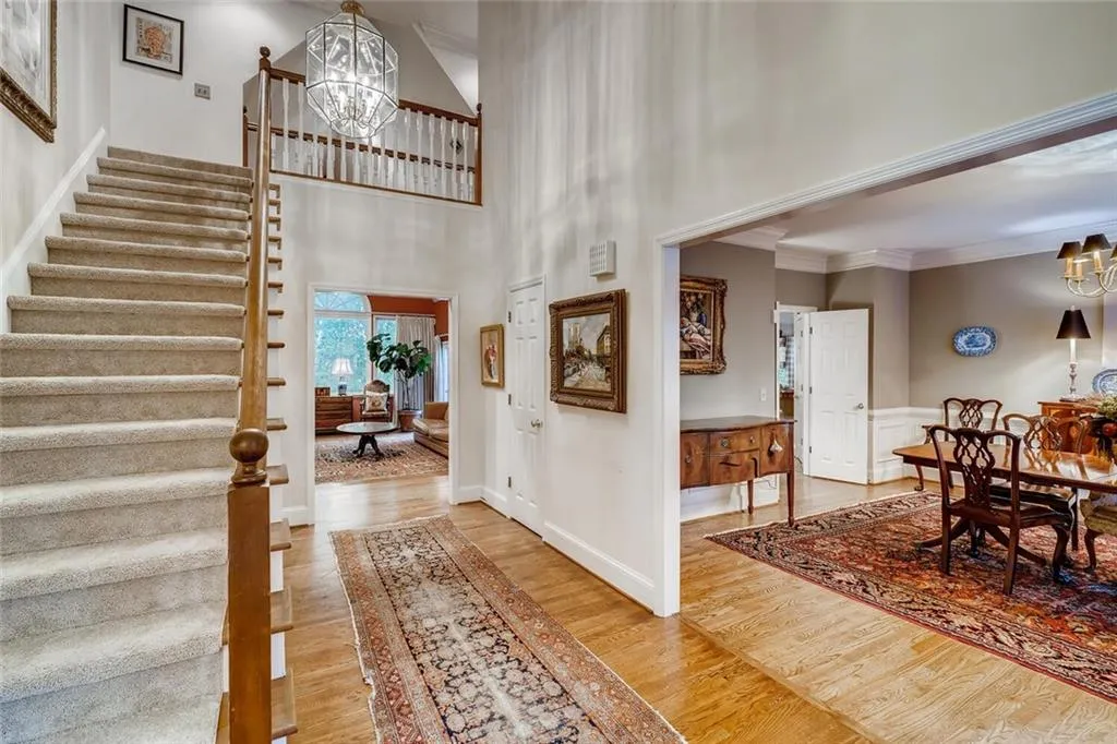 8260 Grogans Ferry Road, Sandy Springs, Georgia 30350, 4 Bedrooms Bedrooms, ,4 BathroomsBathrooms,Residential,Sold,8260 Grogans Ferry Road,6781337