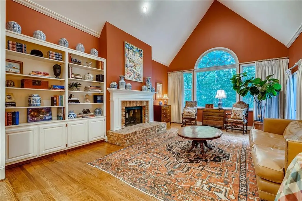 8260 Grogans Ferry Road, Sandy Springs, Georgia 30350, 4 Bedrooms Bedrooms, ,4 BathroomsBathrooms,Residential,Sold,8260 Grogans Ferry Road,6781337