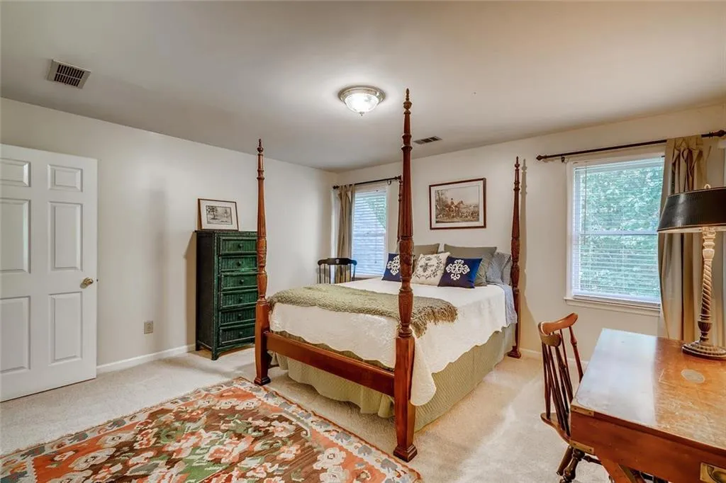 8260 Grogans Ferry Road, Sandy Springs, Georgia 30350, 4 Bedrooms Bedrooms, ,4 BathroomsBathrooms,Residential,Sold,8260 Grogans Ferry Road,6781337