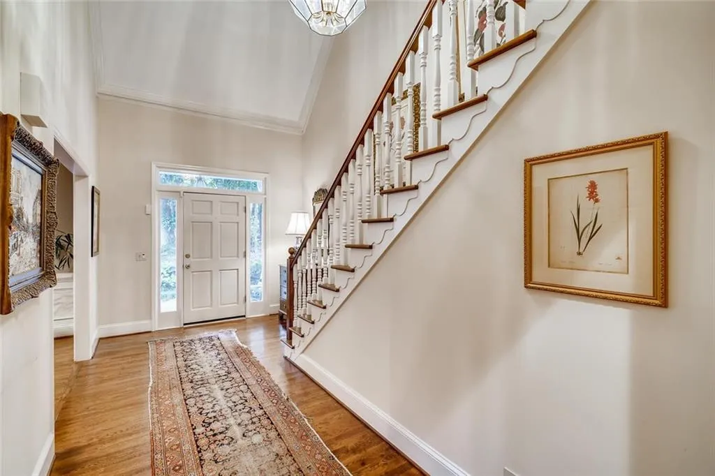 8260 Grogans Ferry Road, Sandy Springs, Georgia 30350, 4 Bedrooms Bedrooms, ,4 BathroomsBathrooms,Residential,Sold,8260 Grogans Ferry Road,6781337
