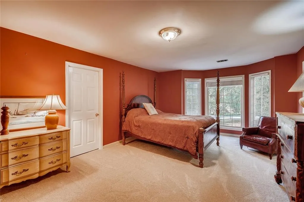 8260 Grogans Ferry Road, Sandy Springs, Georgia 30350, 4 Bedrooms Bedrooms, ,4 BathroomsBathrooms,Residential,Sold,8260 Grogans Ferry Road,6781337