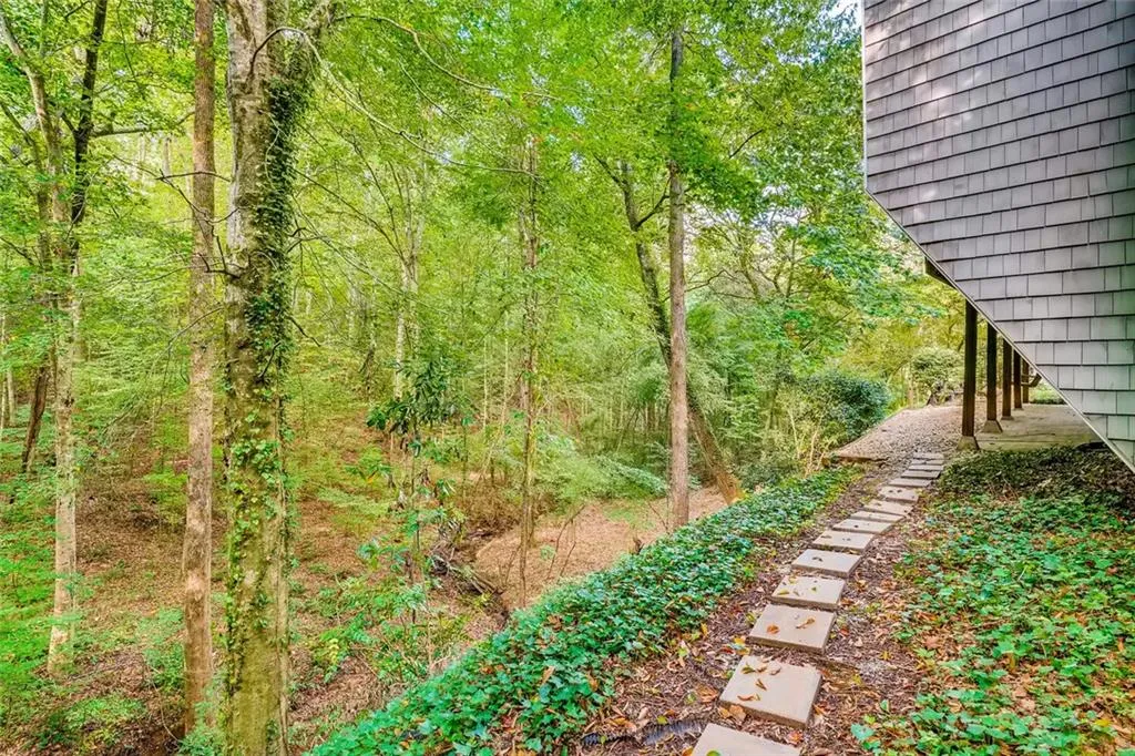 8260 Grogans Ferry Road, Sandy Springs, Georgia 30350, 4 Bedrooms Bedrooms, ,4 BathroomsBathrooms,Residential,Sold,8260 Grogans Ferry Road,6781337